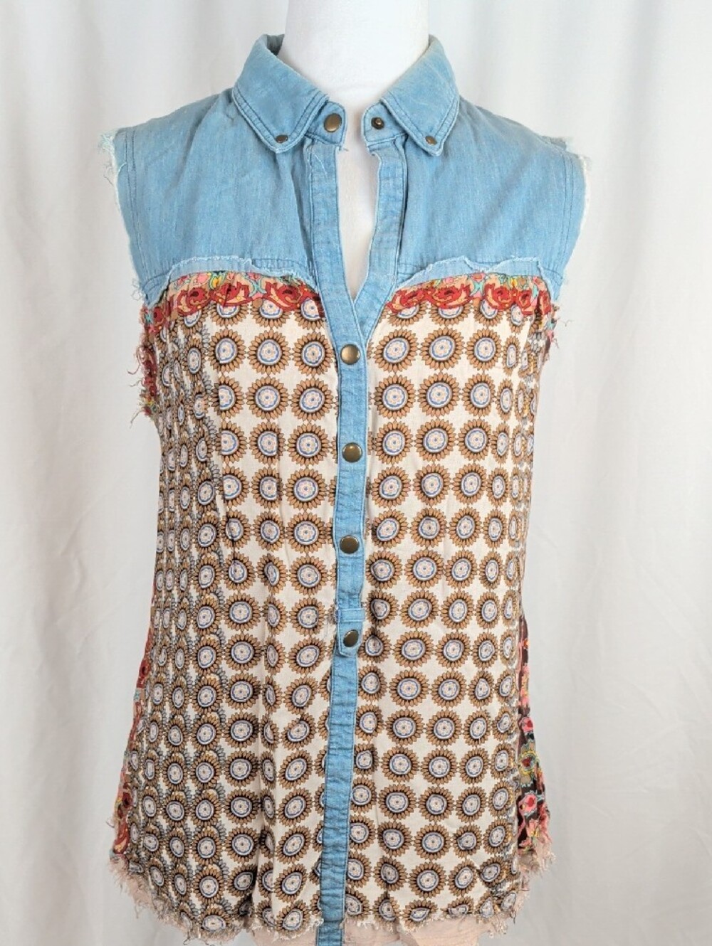 Hold Me Denim Boho Mixed Print Sleeveless Chambray Top Size Small